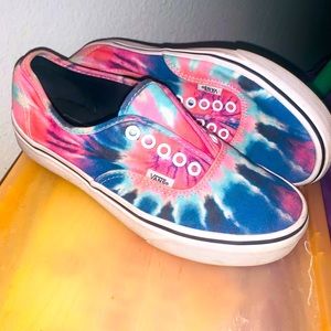 3 pairs of vans all super dope